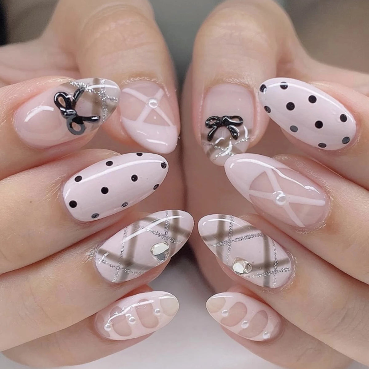24Pcs Y2K Style False Nails Press On Nails Gothic Black-Bow Almond Cat Eye Wearable Full Cover Nails Tips Acrylic Nail Tips
